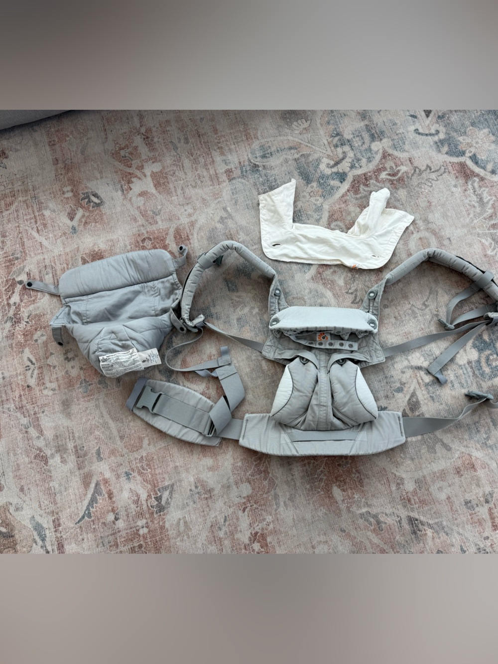 Ergobaby Omni 360 with Removable Hood, NB insert and drool bib